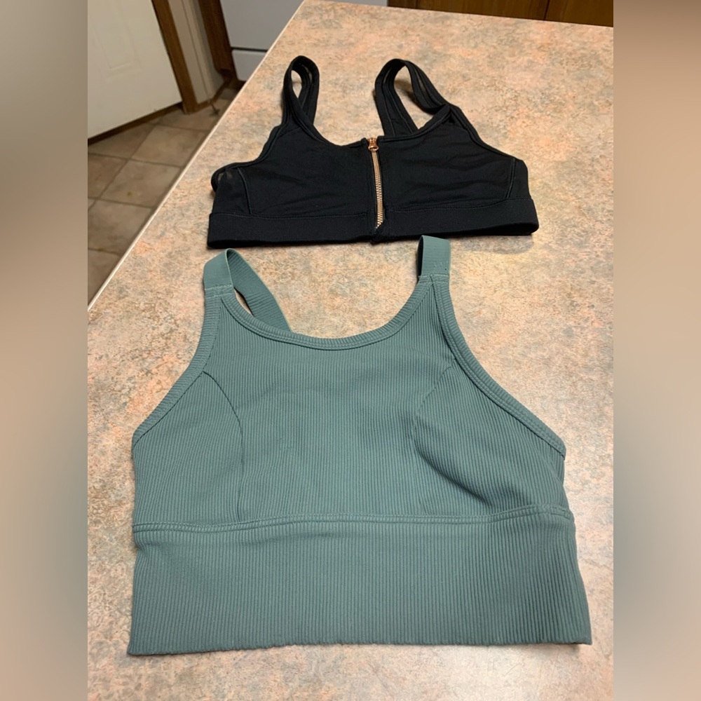 Sports bra lot